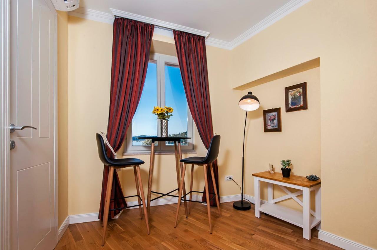 Adriatic Royal Sea View Apartment Ровинь Экстерьер фото