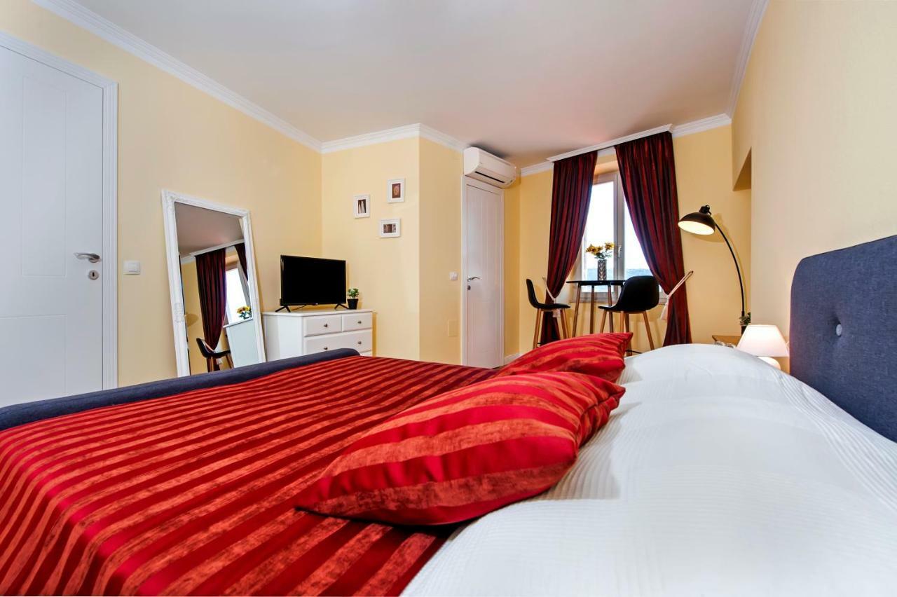 Adriatic Royal Sea View Apartment Ровинь Экстерьер фото