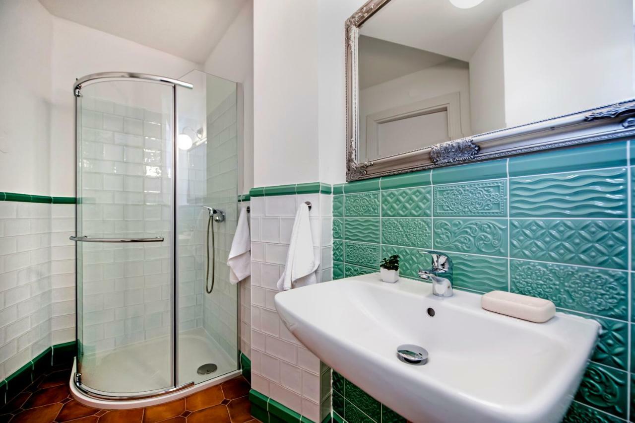 Adriatic Royal Sea View Apartment Ровинь Экстерьер фото