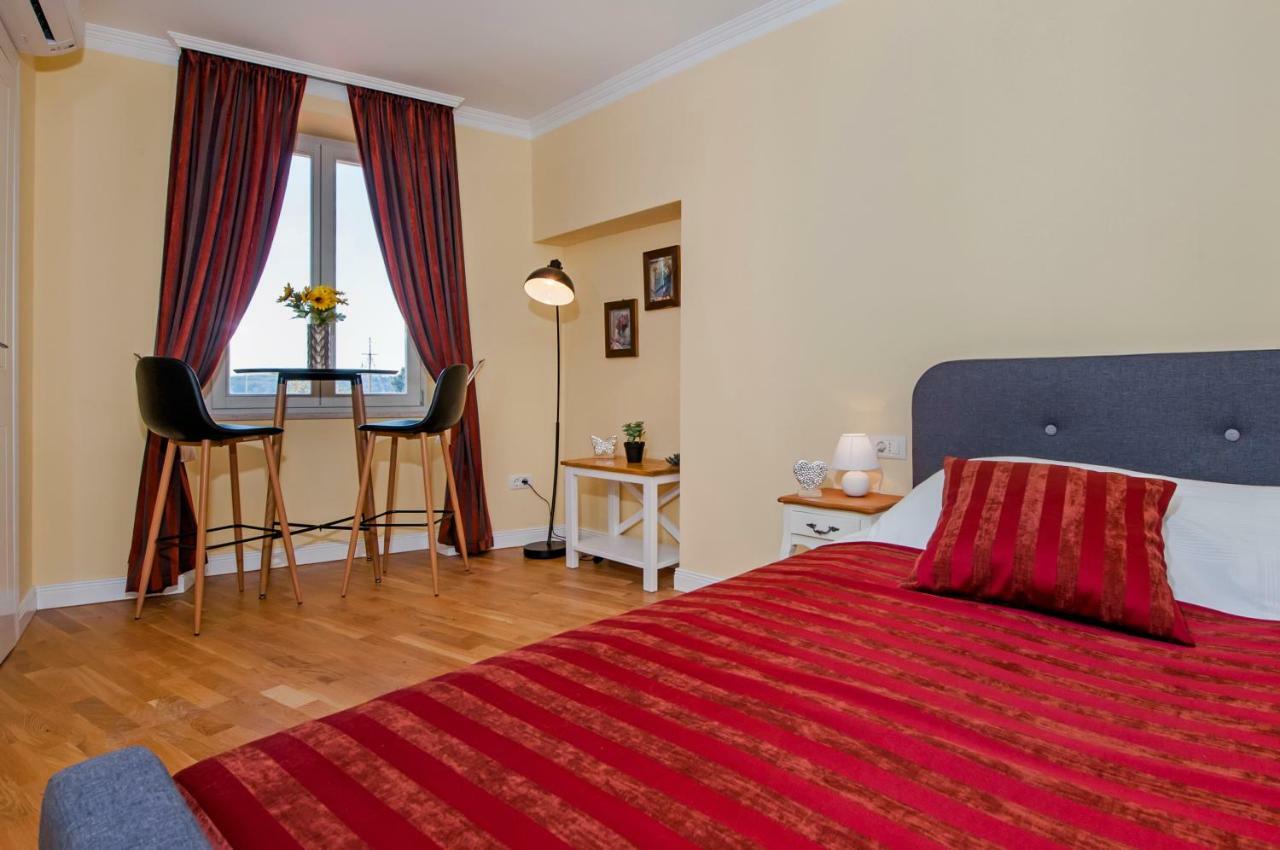 Adriatic Royal Sea View Apartment Ровинь Экстерьер фото