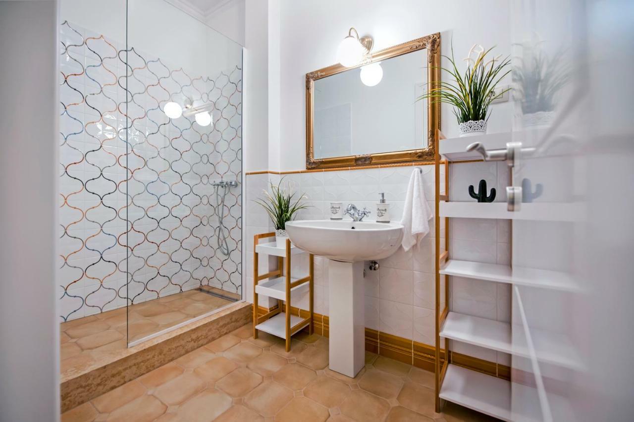 Adriatic Royal Sea View Apartment Ровинь Экстерьер фото