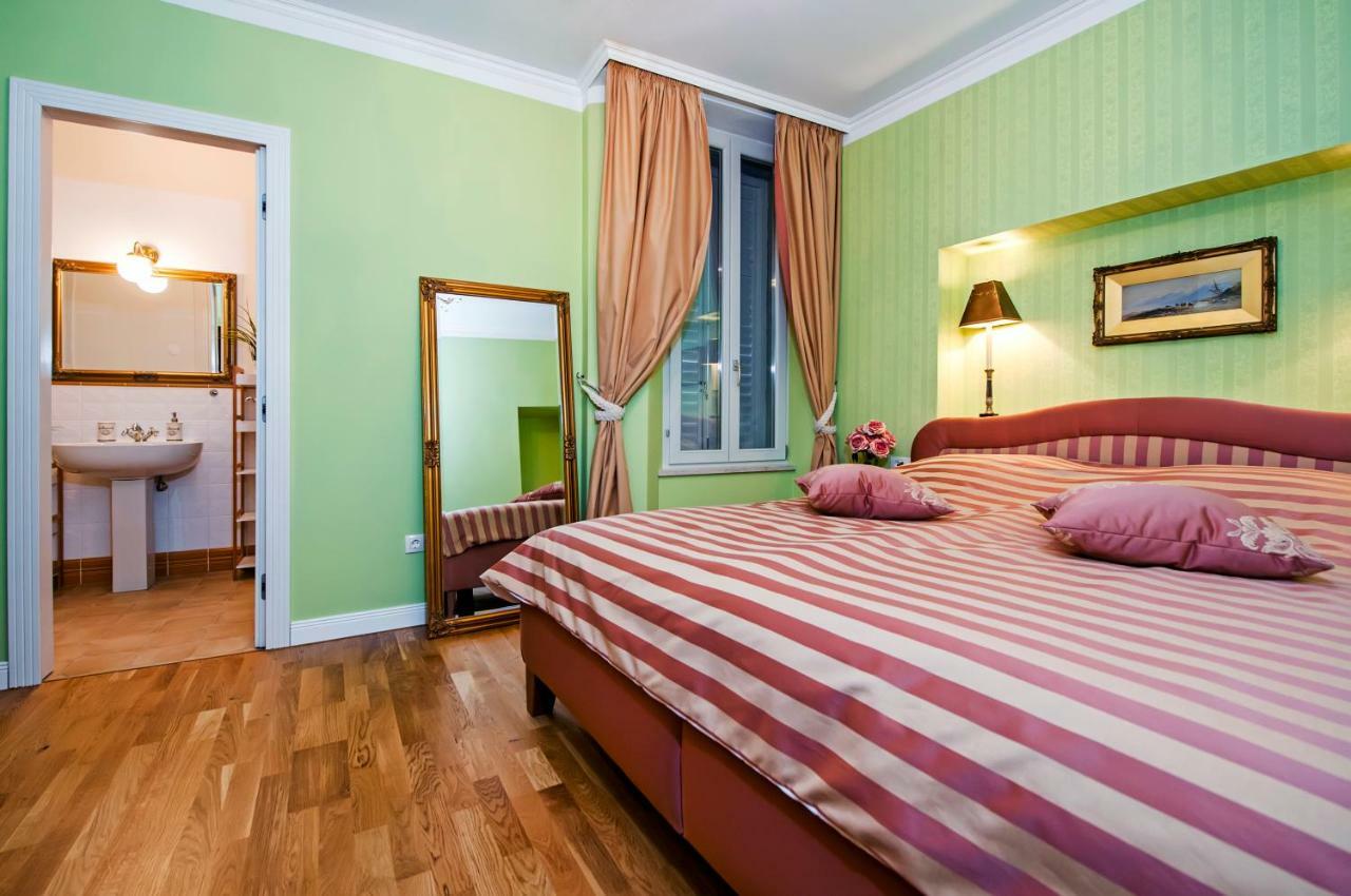 Adriatic Royal Sea View Apartment Ровинь Экстерьер фото