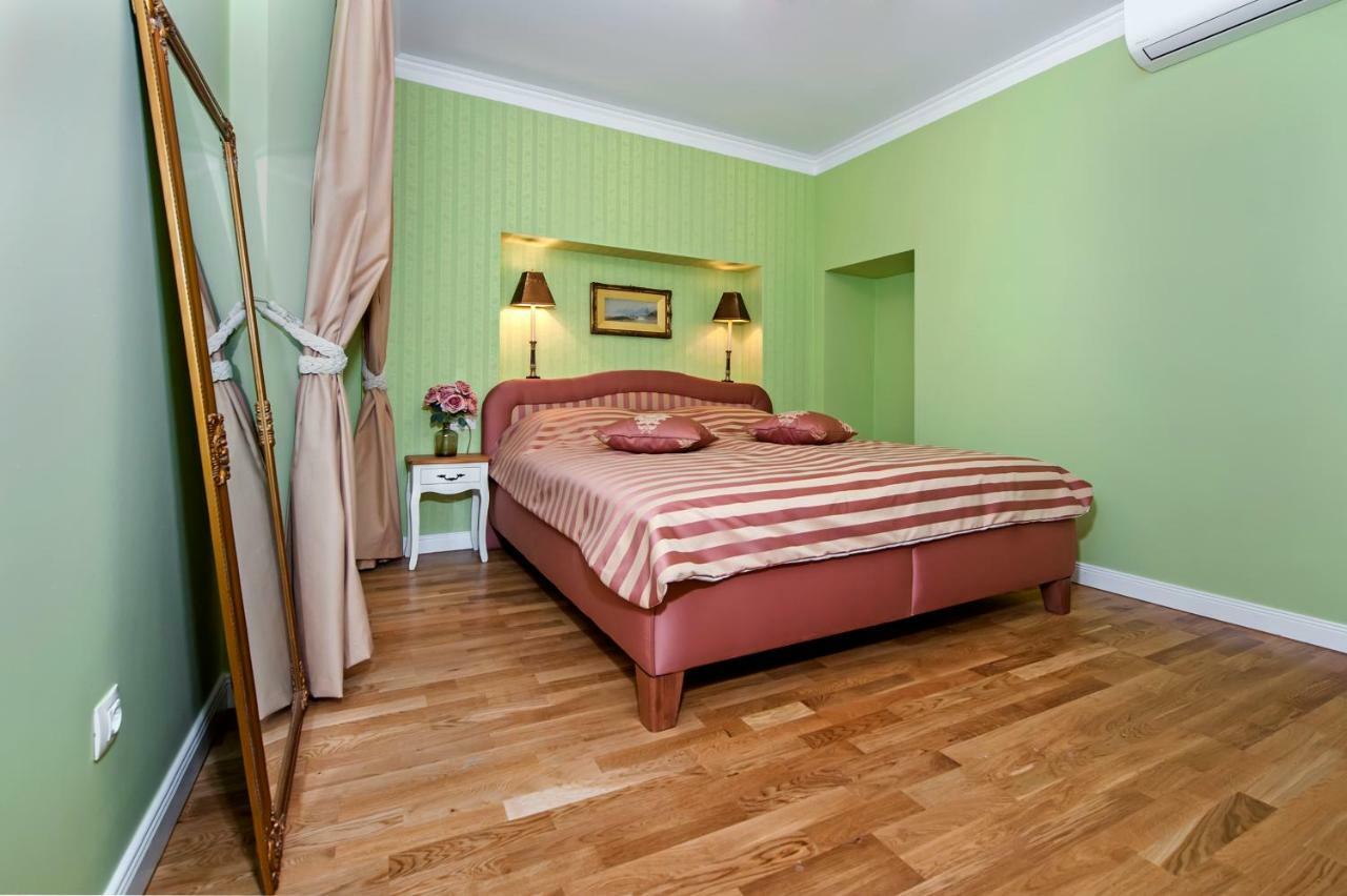 Adriatic Royal Sea View Apartment Ровинь Экстерьер фото